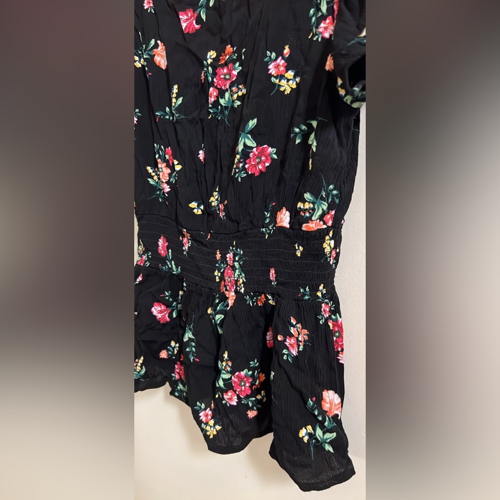 Floral Ambiance Blouse 🌸 - Picture 3 of 5